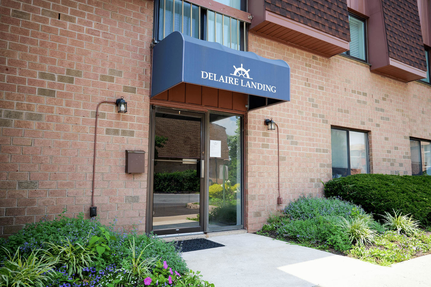 Delaire Landing Image 64