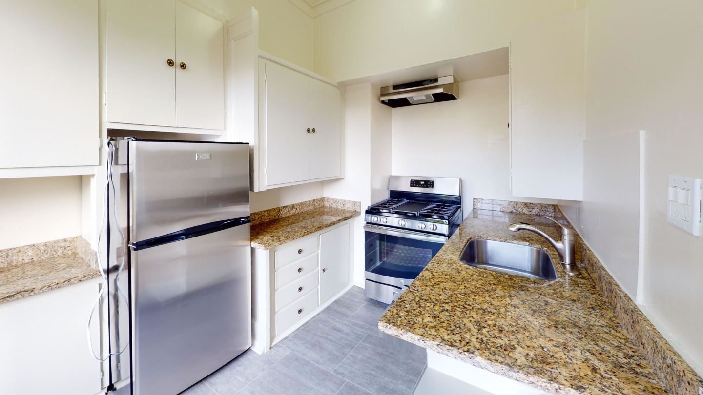 899 Green Street Image 18