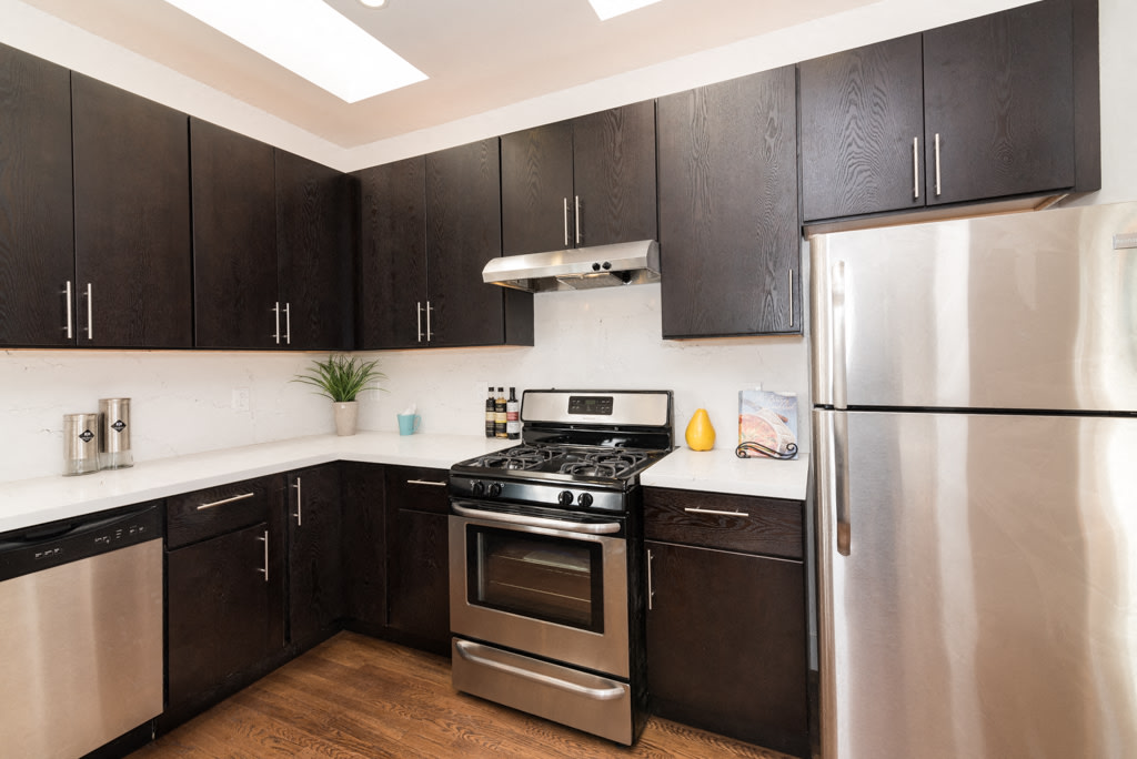 324 Larkin Image 8