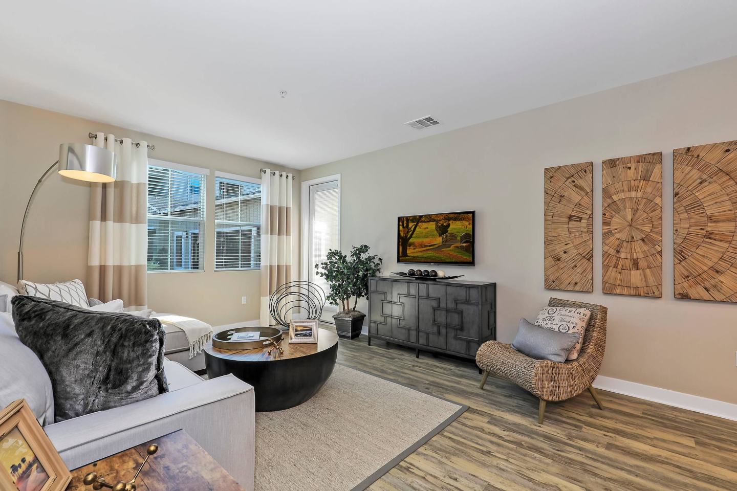 Esencia Sur Apartment Homes Image 48