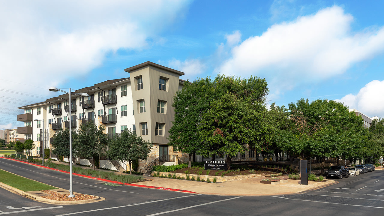 Griffis at the Domain Image 29