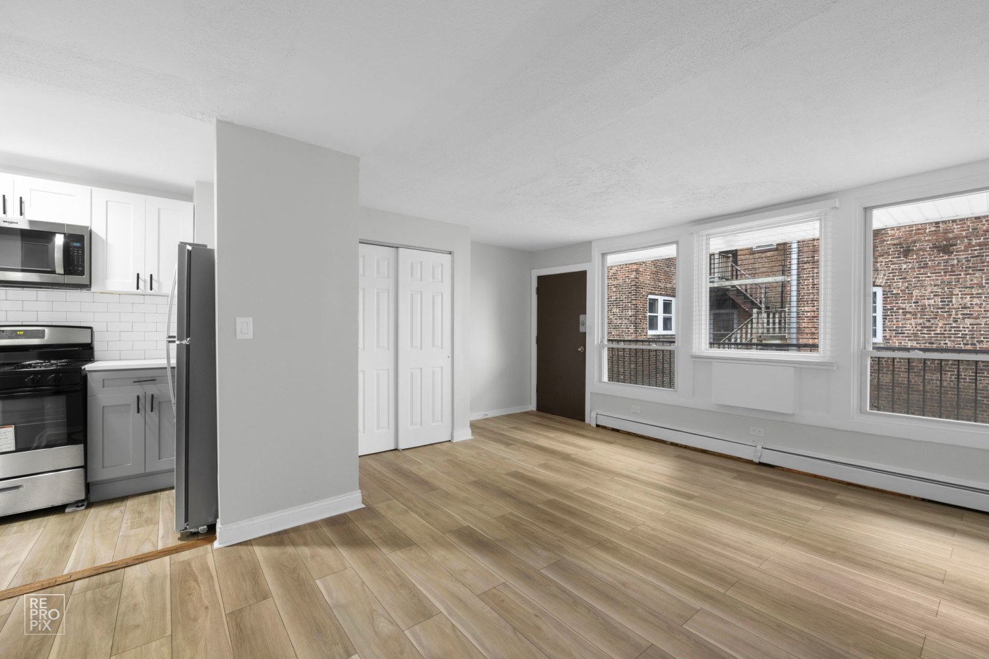 6832 S Crandon Image 4