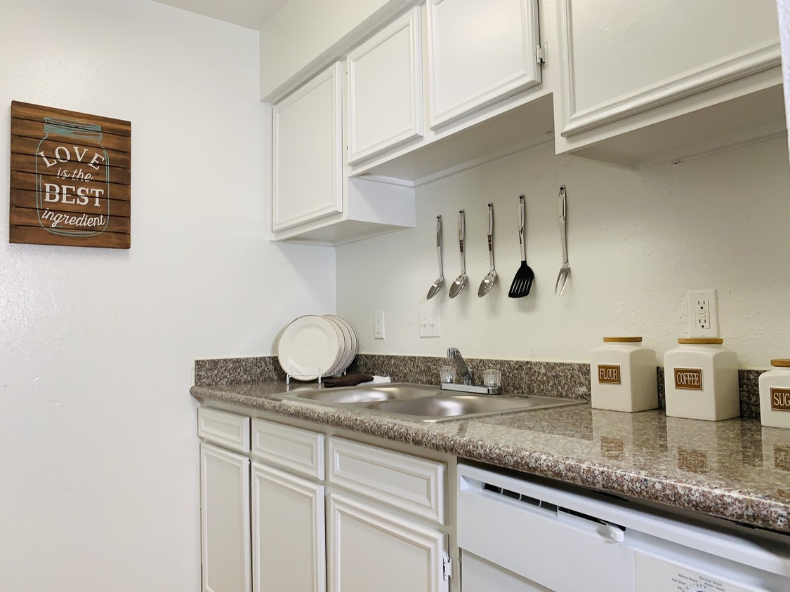 Miami Gardens Apartments LP Image 3