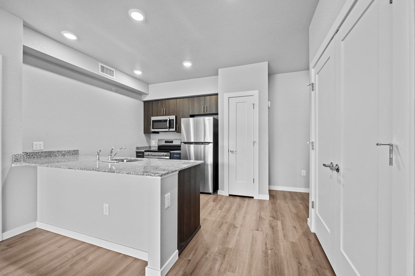 Prospector Apartments Image 36