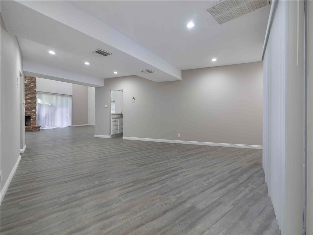 Racquet Club Apartments Image 11