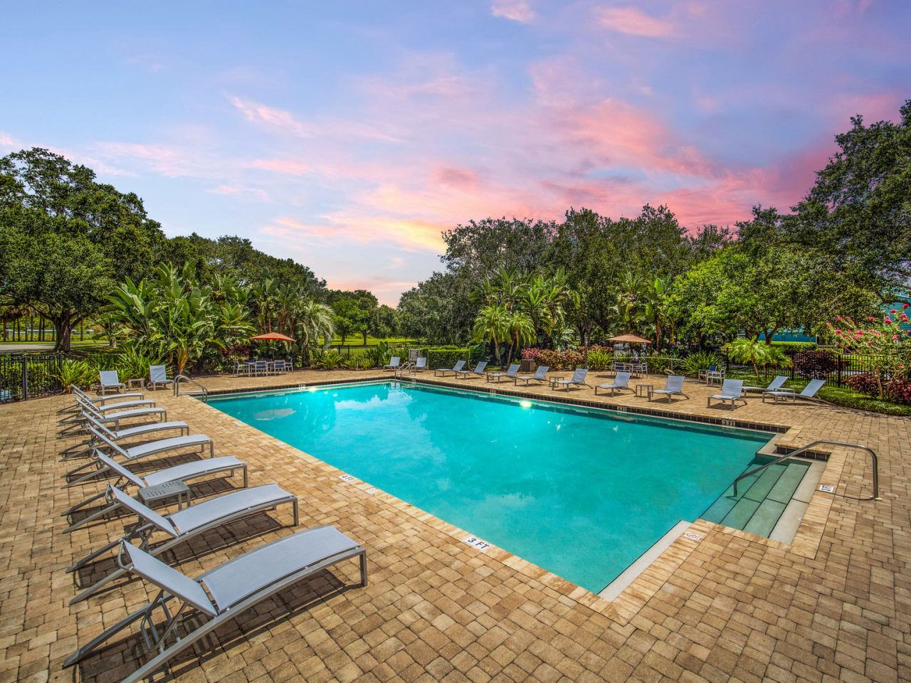 The Savannahs at James Landing Apartments Image 1