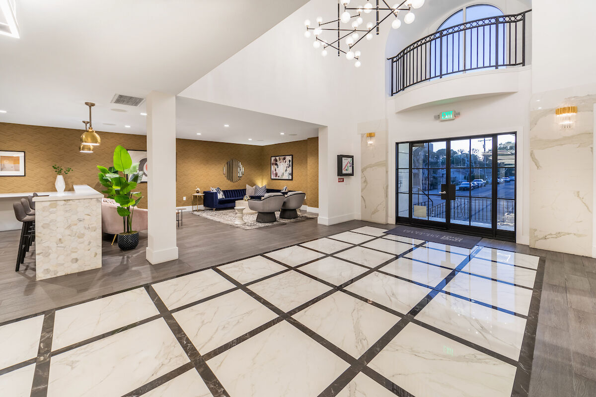 The Plaza at Sherman Oaks Image 10