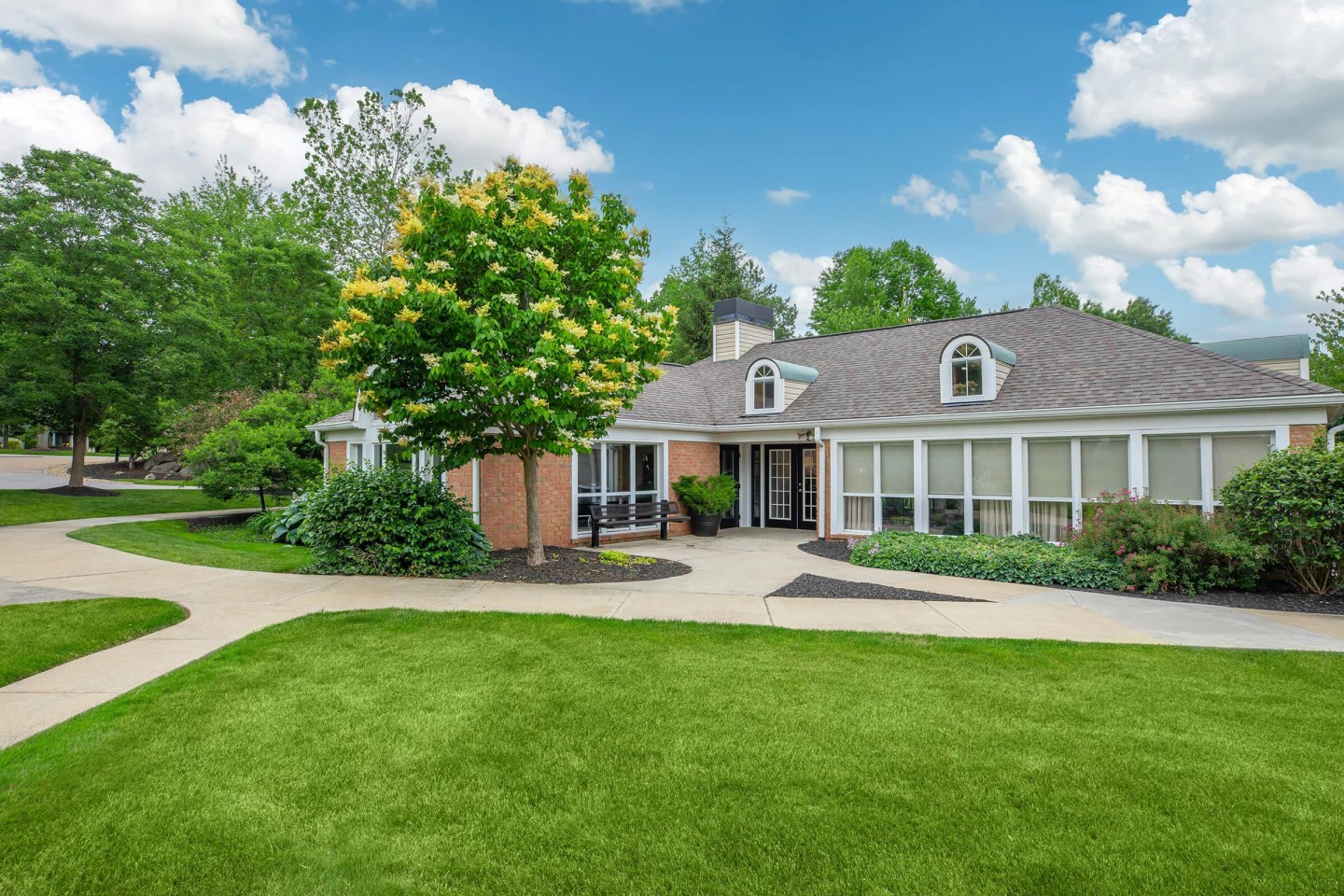 Williamsburg Townhomes Rental Homes Image 4