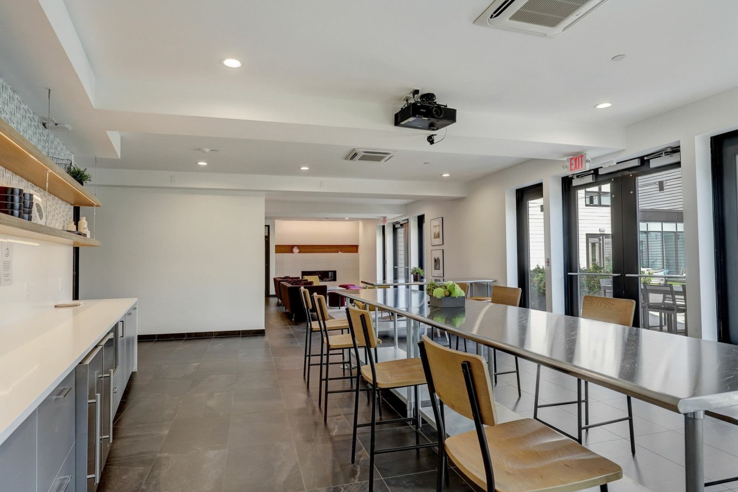 3200 Washington Image 16