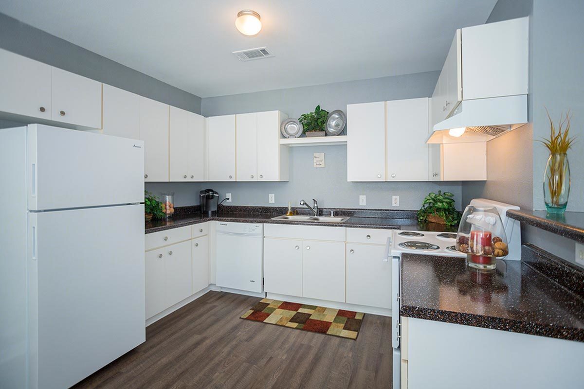 Catalina Village Apartment Homes Image 9