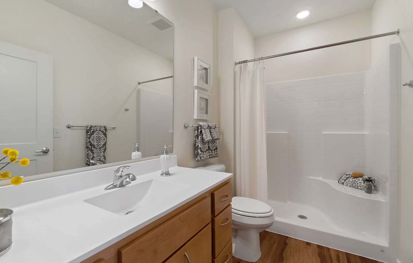 Oaks Landing 55+ Apartments - Senior & Affordable Housing Image 35