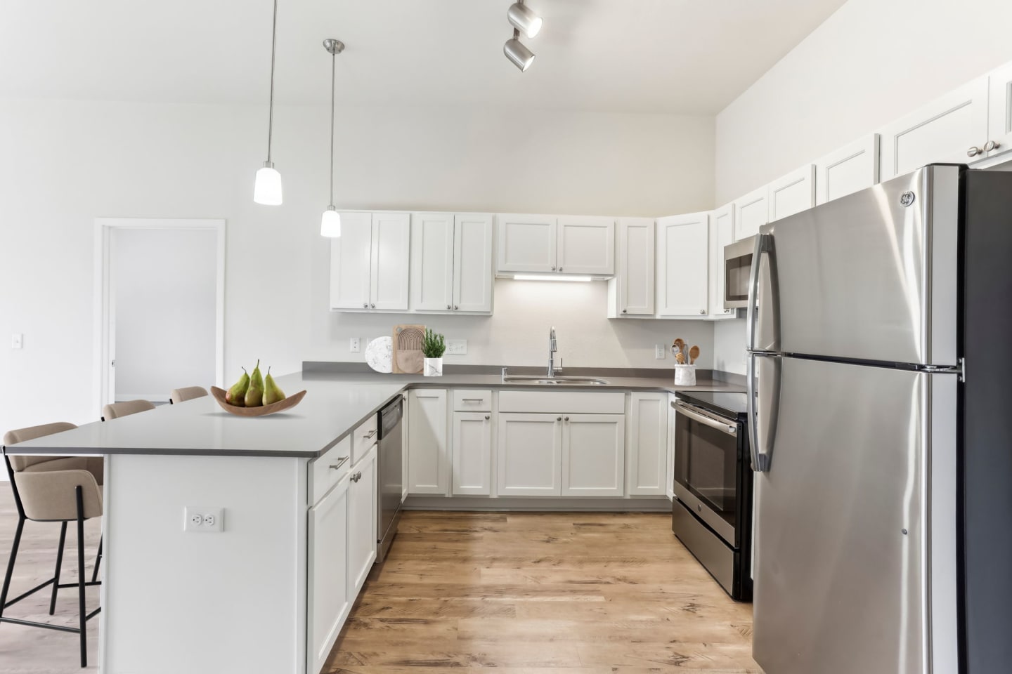 Lake Ridge Luxury Apartments Image 3