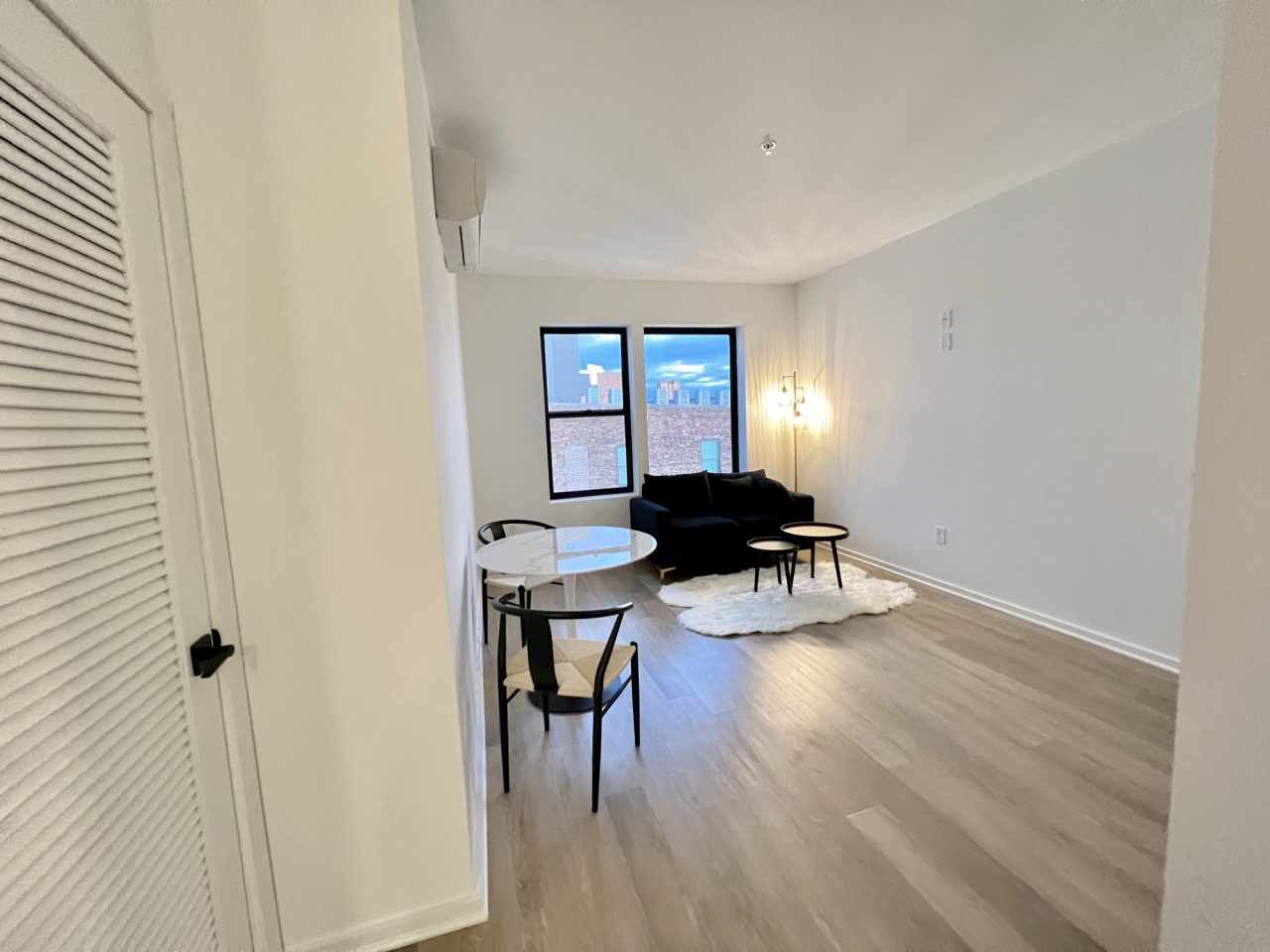 733 W Pratt Image 15