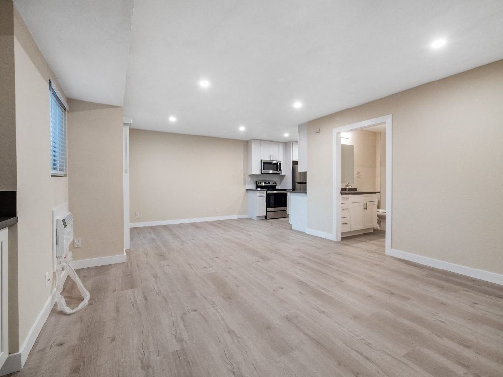 Sunset Cliffs Apartments Image 6