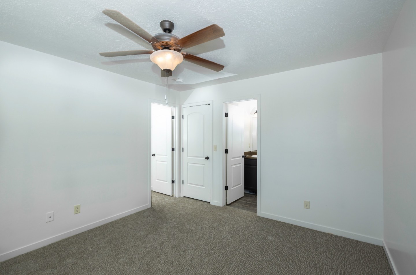 Wilshire Place Apartments Image 39
