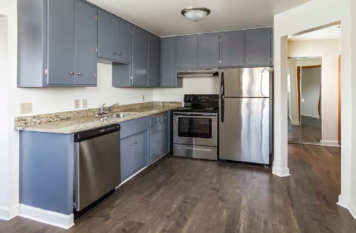 Cobblestone Court Apartments Image 3