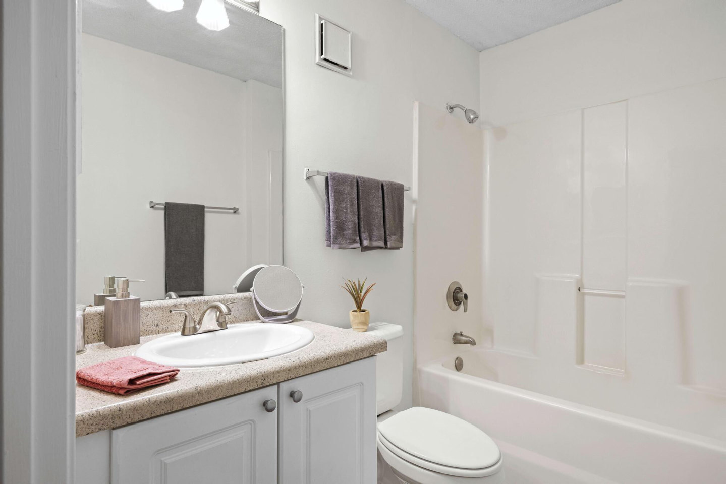 Student Housing - 1540 Place Image 35