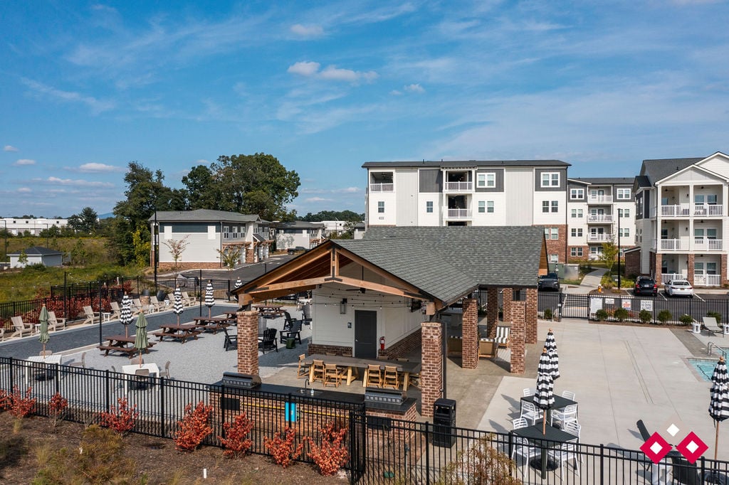 Summit at Hendersonville Image 18