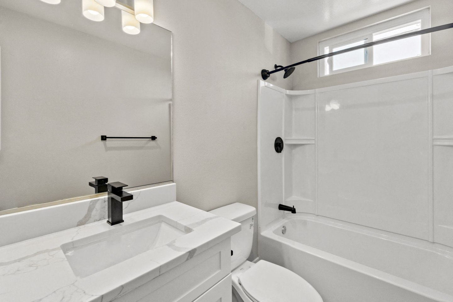 Ocean Breeze Terrace Image 9