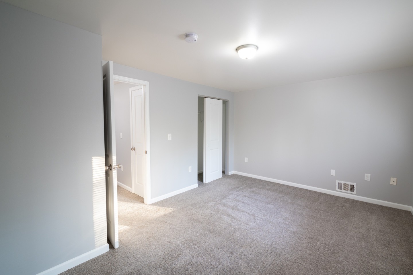 Willowbrooke Apartments & Townhomes Image 1