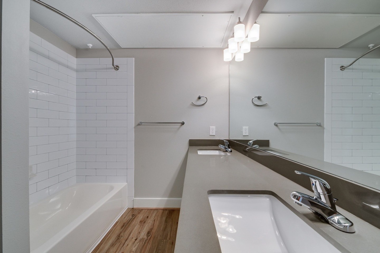 Regal Parc Apartment Homes Image 7