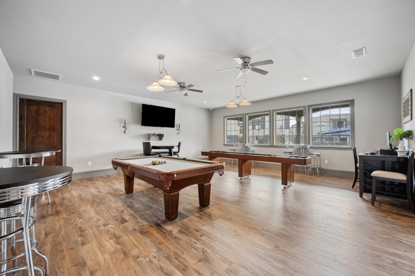 Lake Villas Apartments Image 23