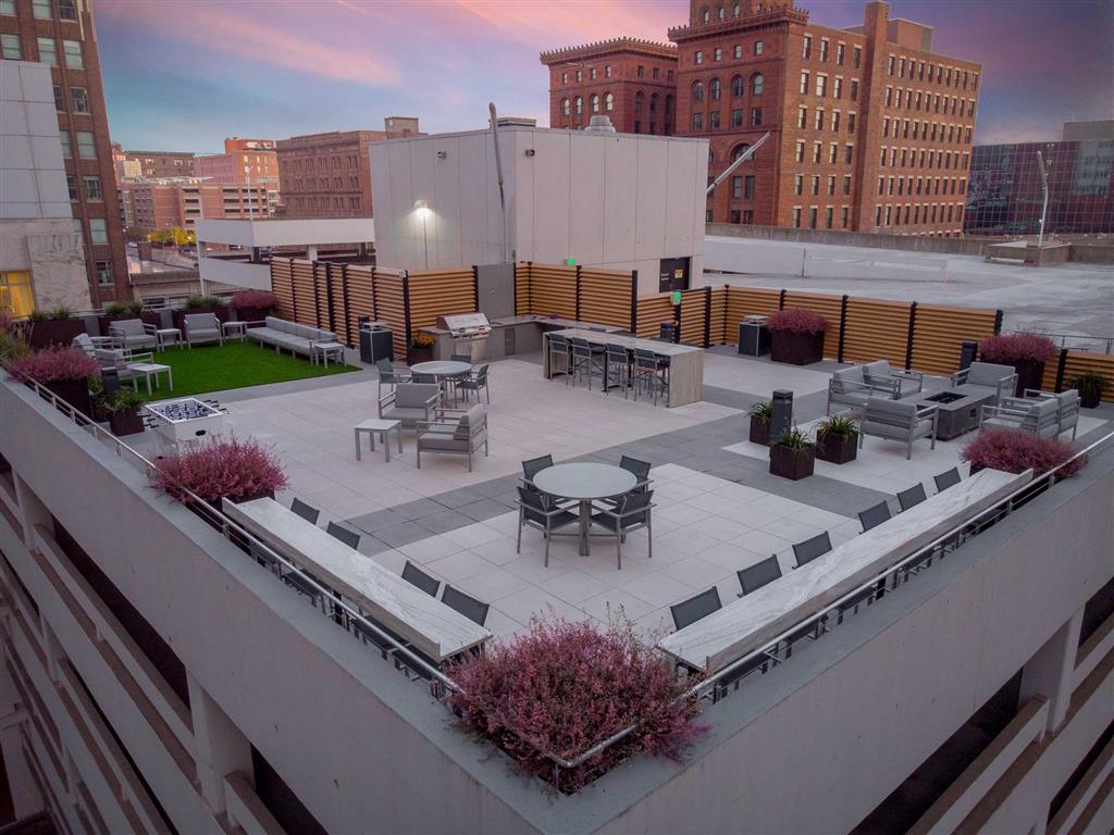 Sky on Main Luxury Apartments Image 8