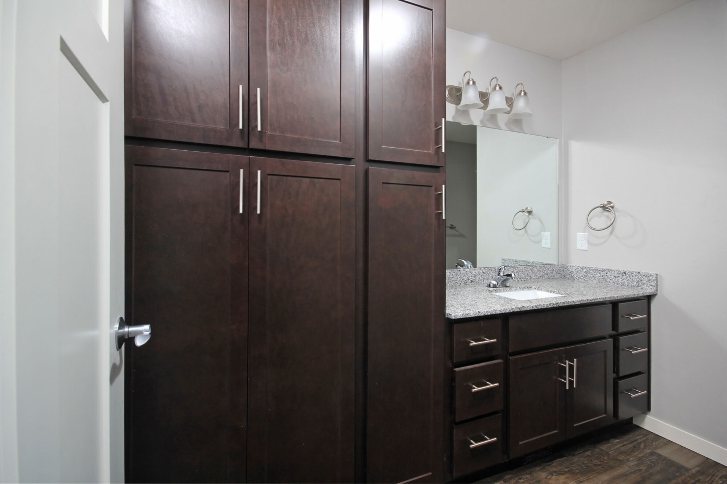 Sapphire Apartments Image 3