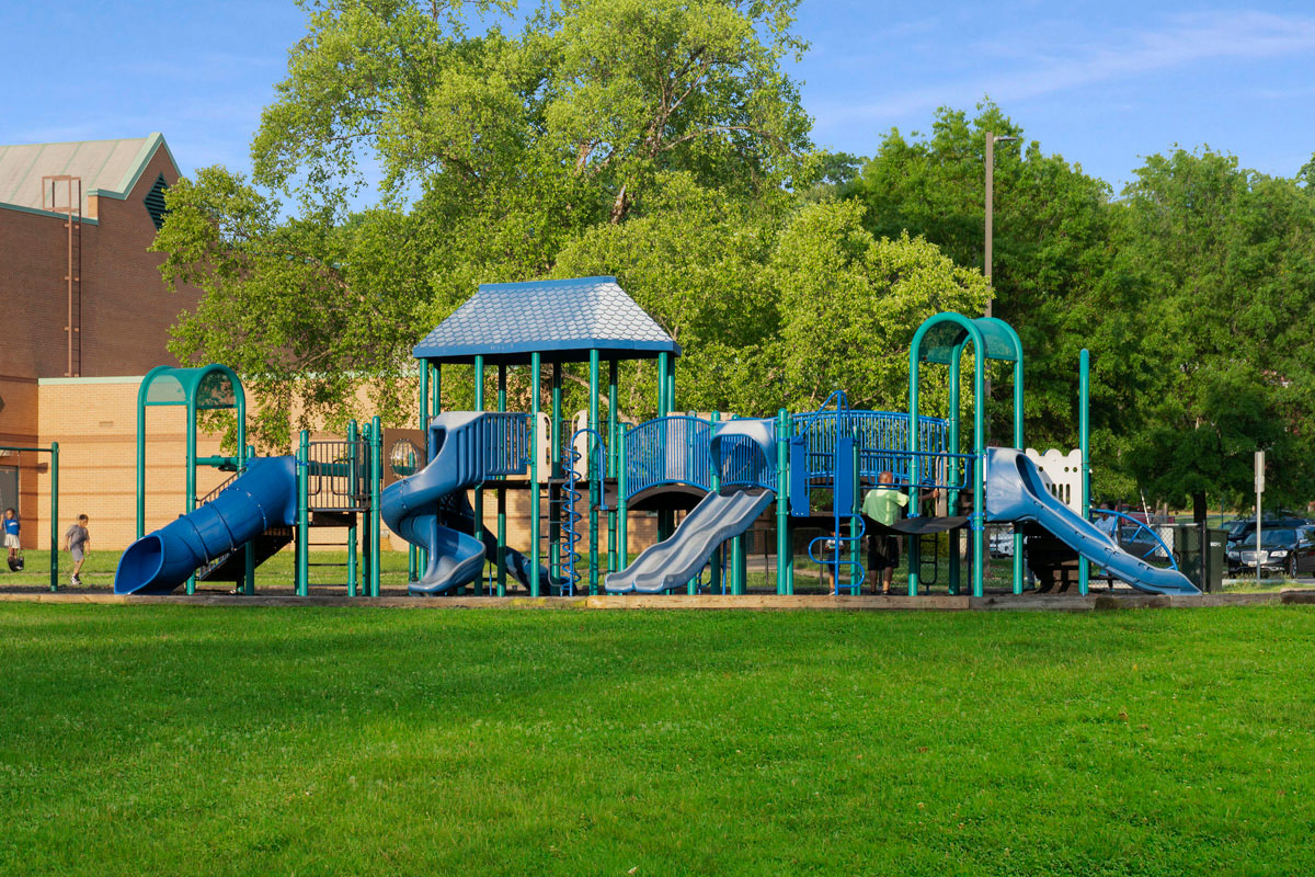 Iverson Towers Apartments & Anton House Apartments Image 19