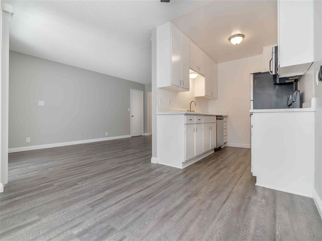 Racquet Club Apartments Image 4