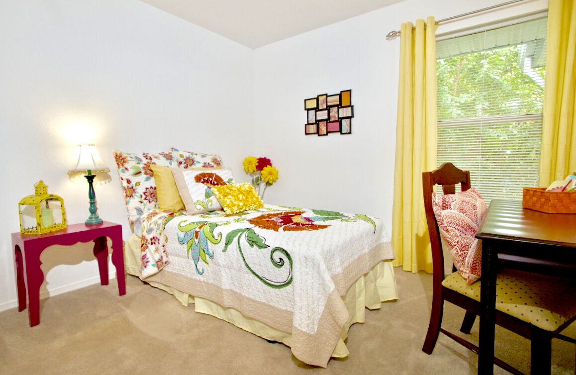 Royal Pointe Apartments Image 20