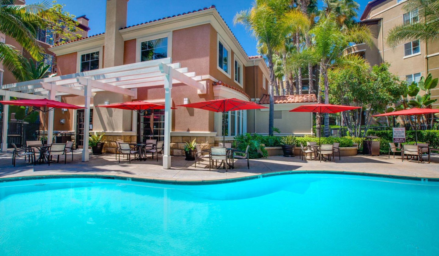Villas at Park La Brea Image 13