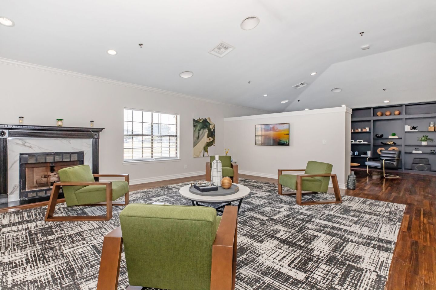 Encino Luxury Apartments Image 20