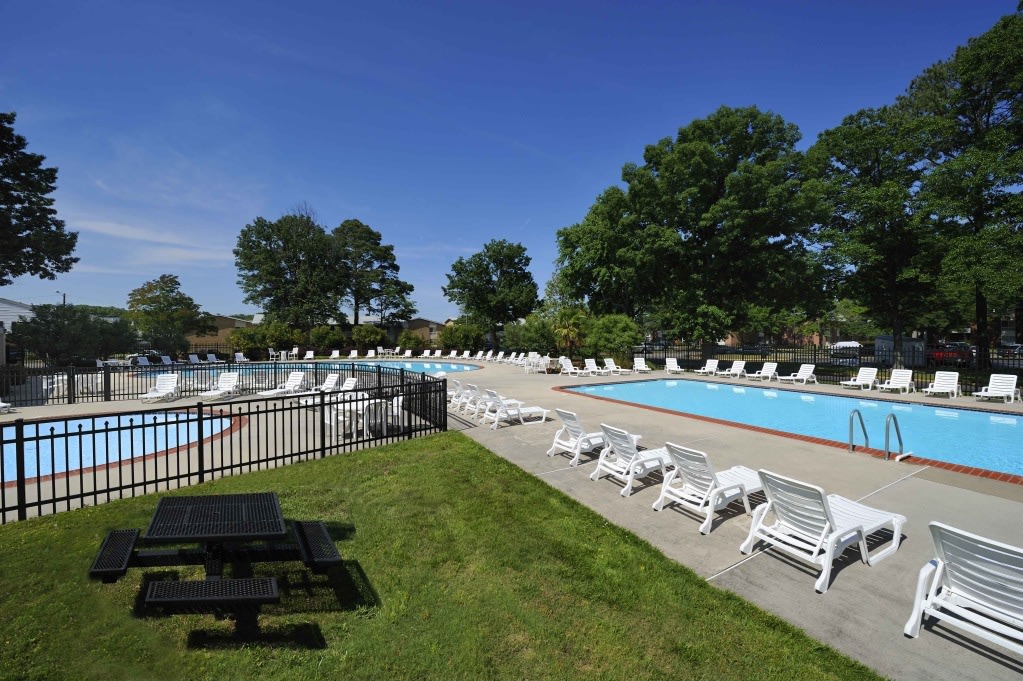 Pinewood Gardens Apartments Image 13