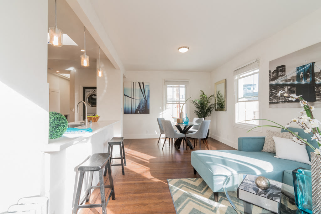 324 Larkin Image 4