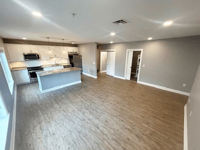 945 Kenmore Avenue Image 9