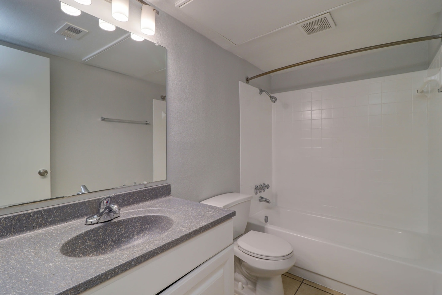 The River Pointe Image 41