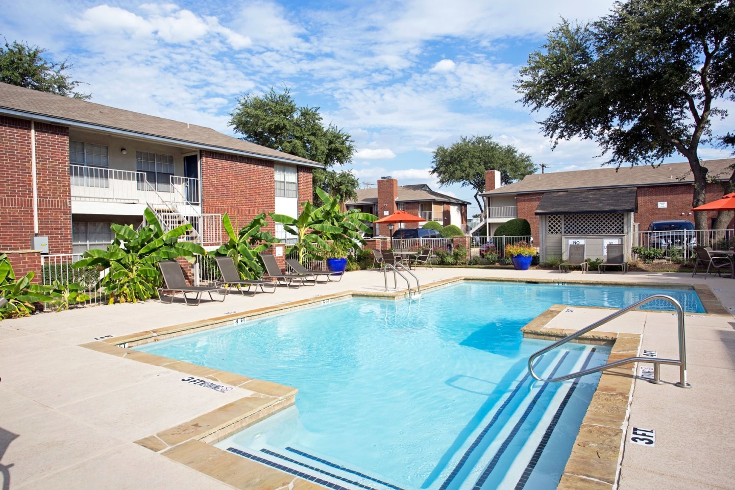 Crestbrook Apartments Image 3