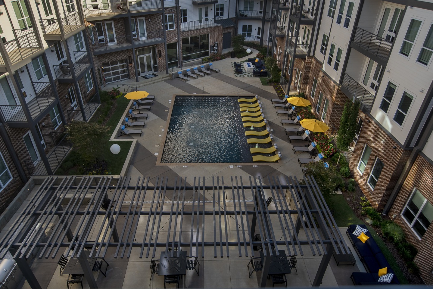 Avenue Madison Image 38