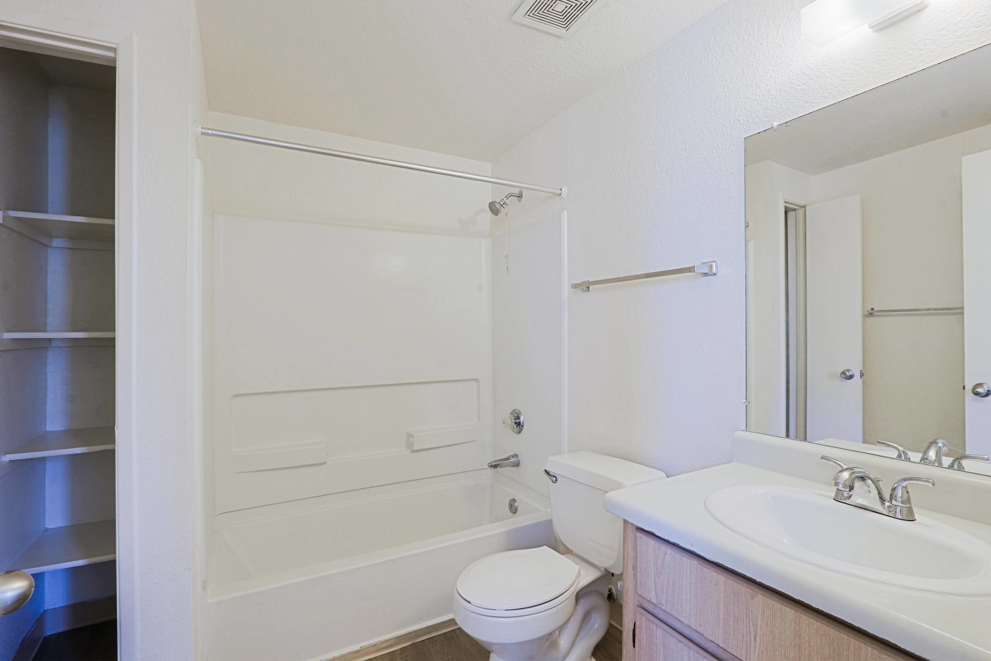River North Apartments Image 13