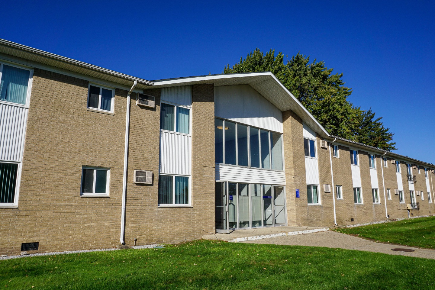 Huntington Club Apartments Image 4