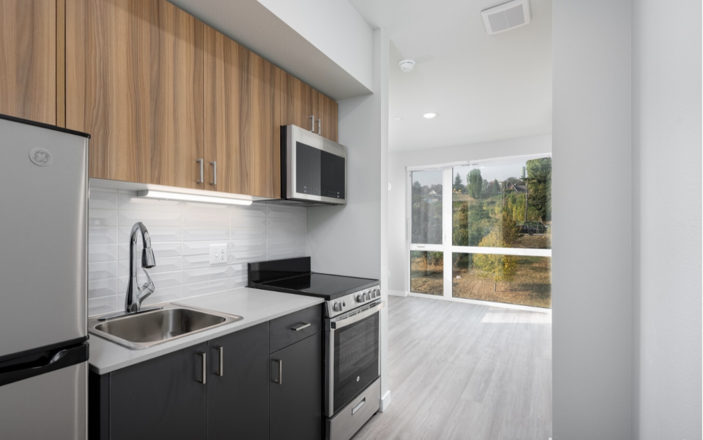 Ellis Apartments - Student Housing Image 4