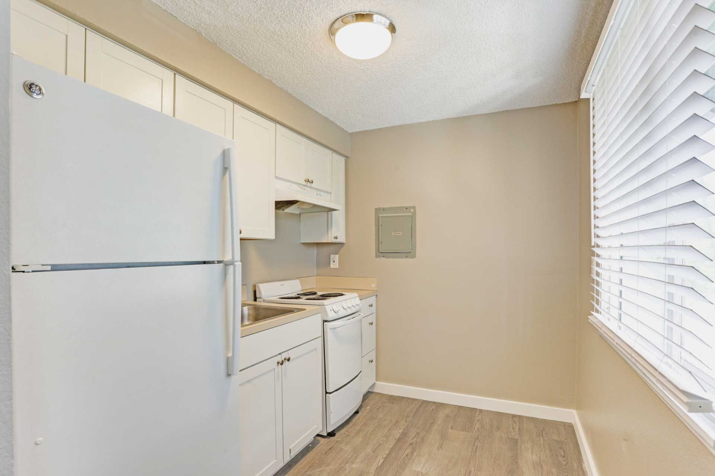 T Street Apartments Image 11