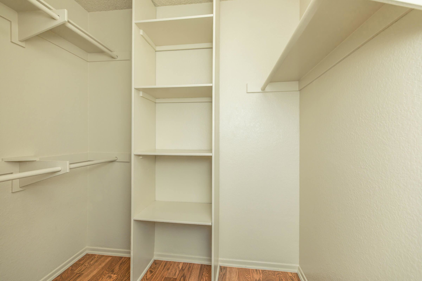 Harbor Point Apartments Image 11