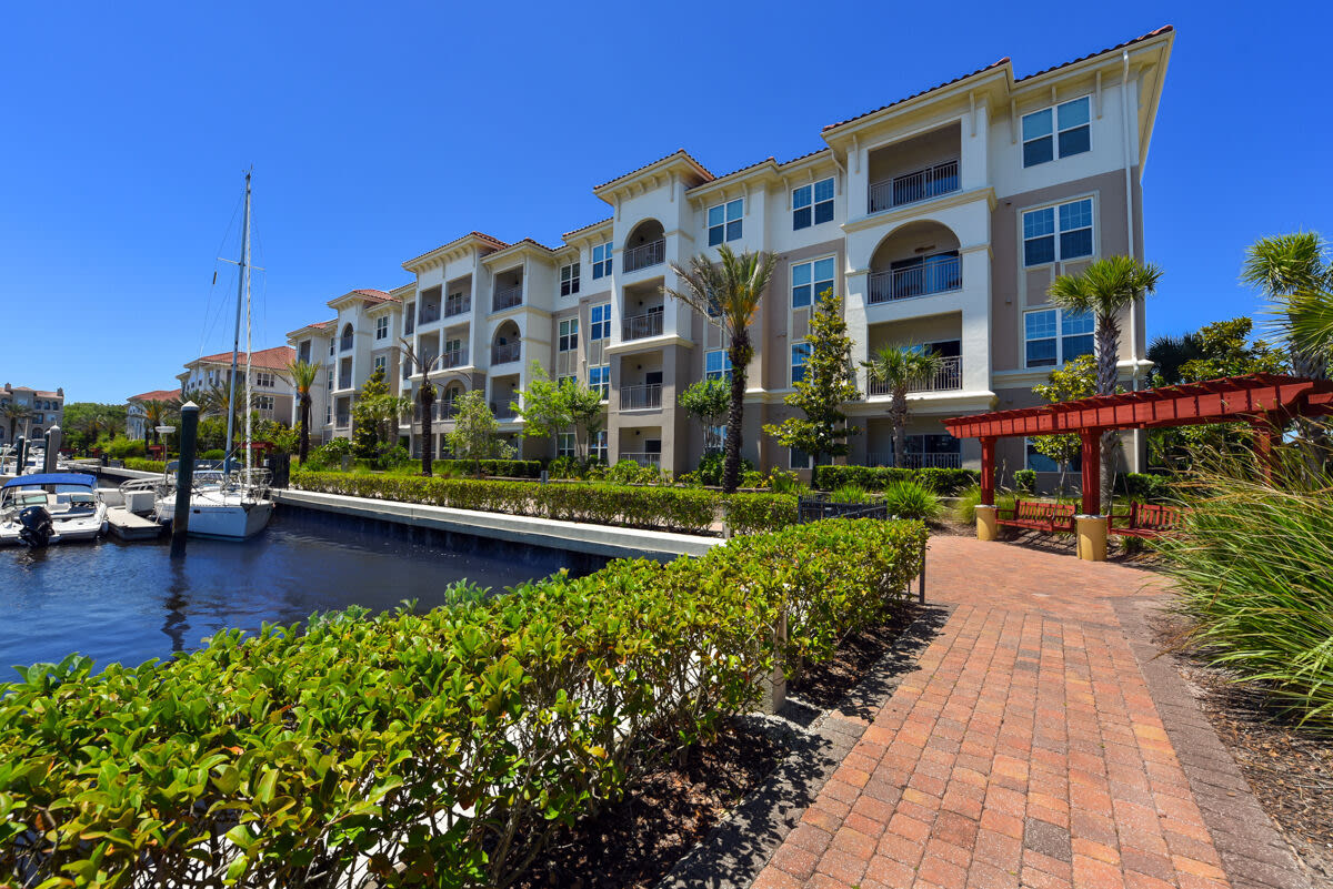 Views at Harbortown Image 12