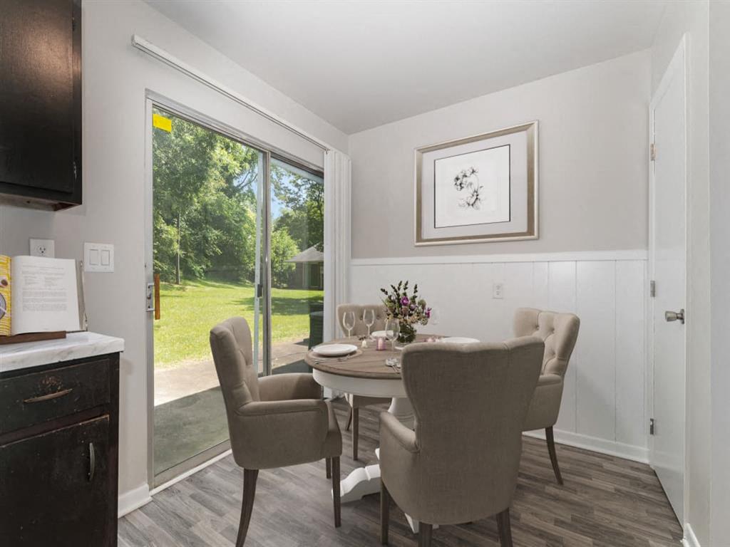 Meadowview Apartments and Townhomes Image 8