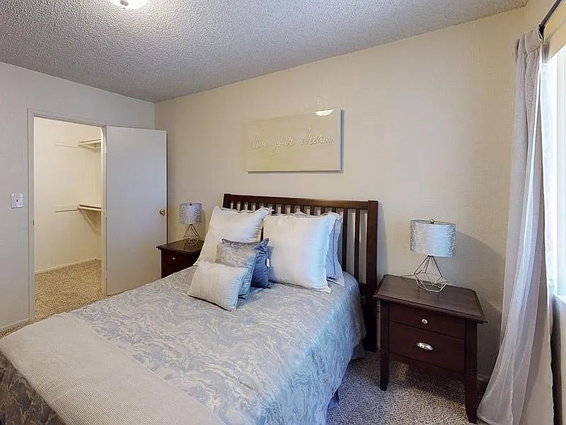 Falcon Glen Image 18