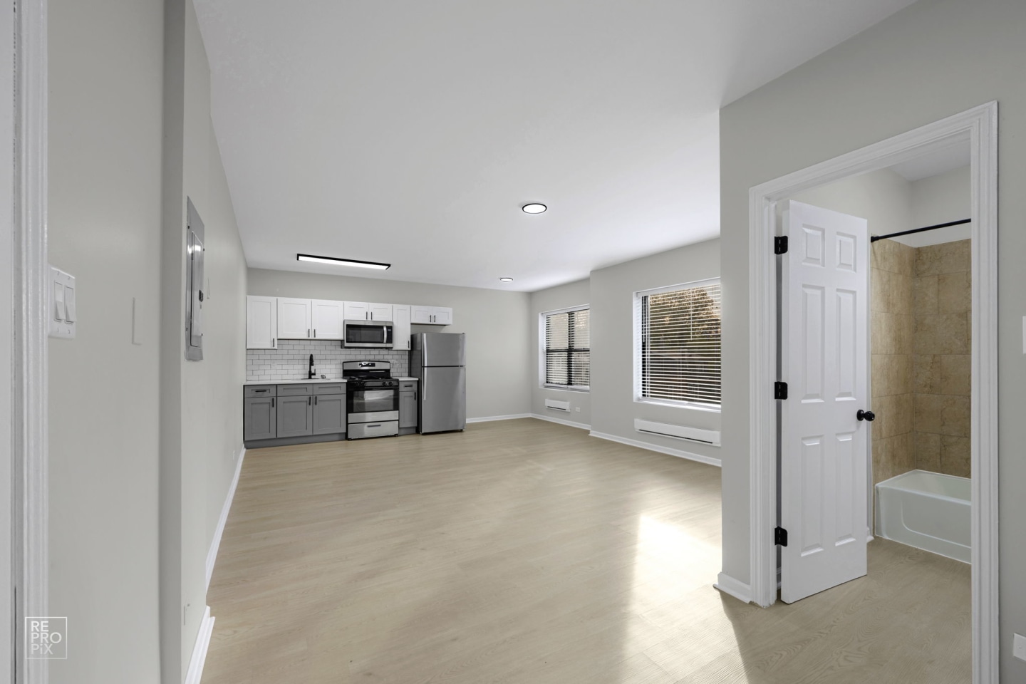 7706 S Coles Avenue Image 2