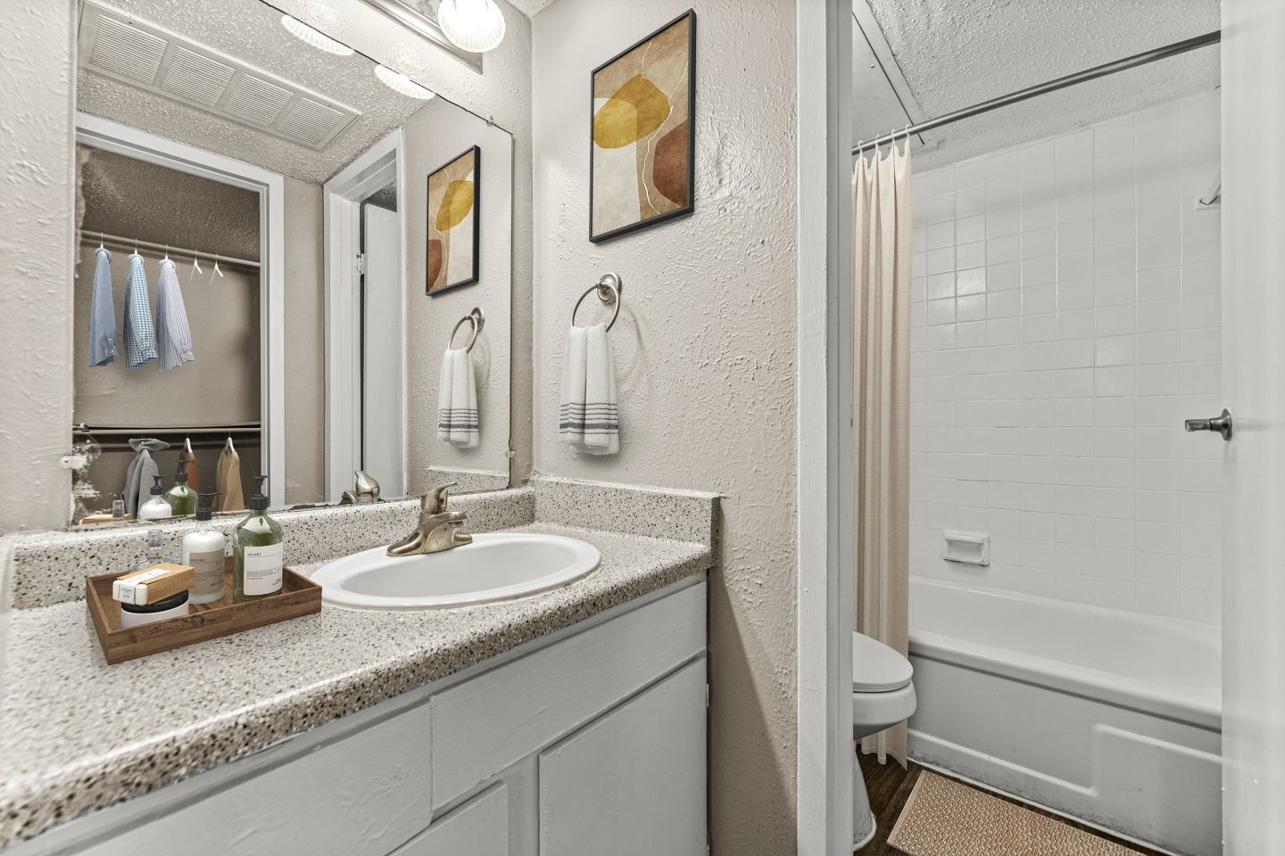 5636 Apartment Homes Image 25