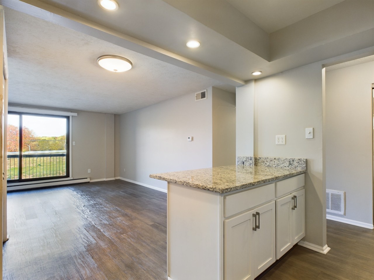 Edgewater Apartments Image 2